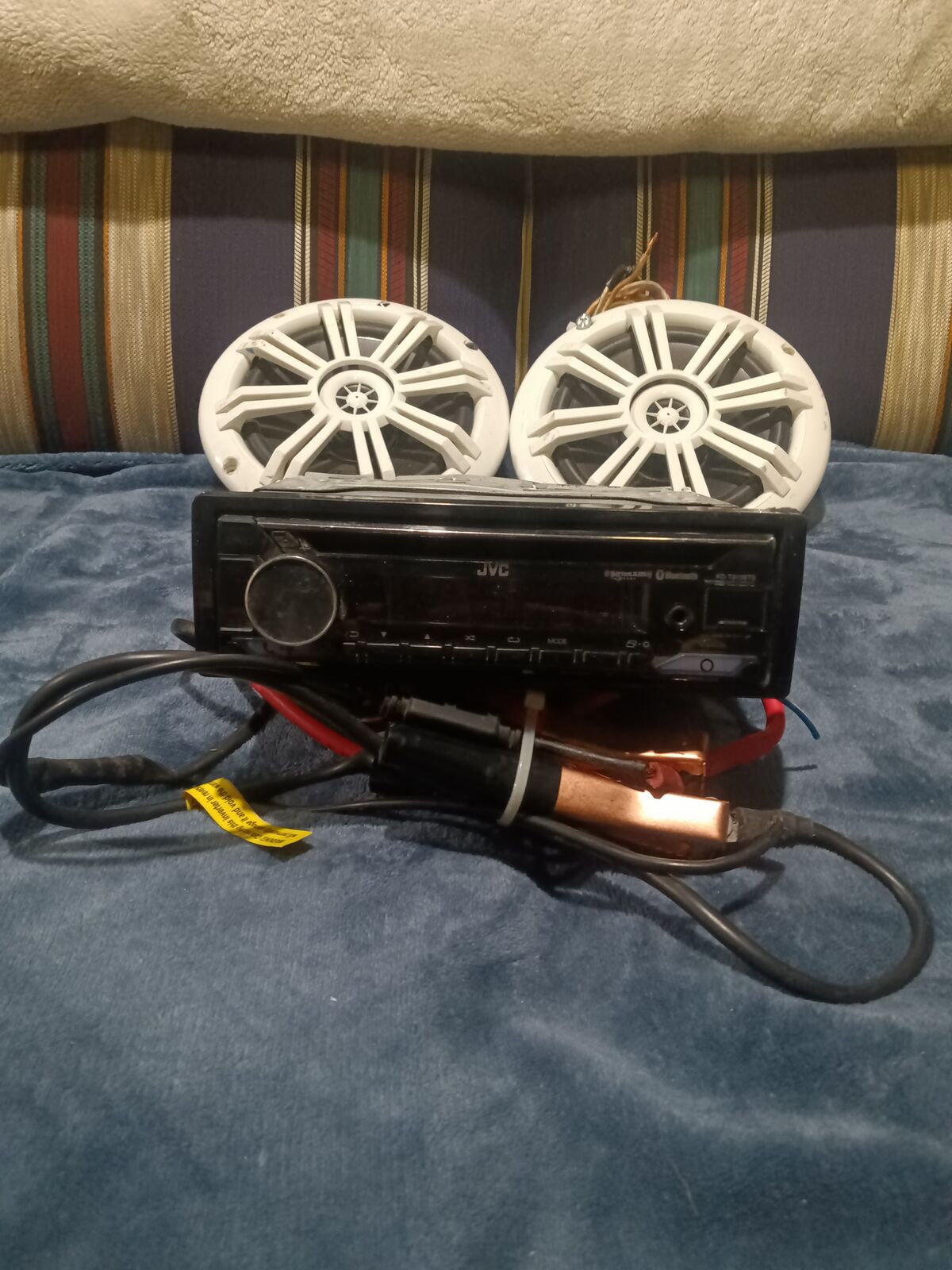 JVC car Stereo Bluetooth with 2 Kicker Speakers