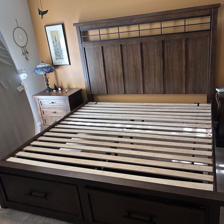 King size Ashley Taffenbrook Panel Storage Bed 