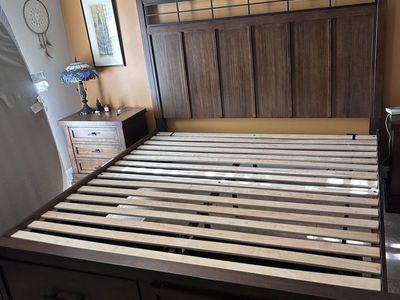 King size Ashley Taffenbrook Panel Storage Bed