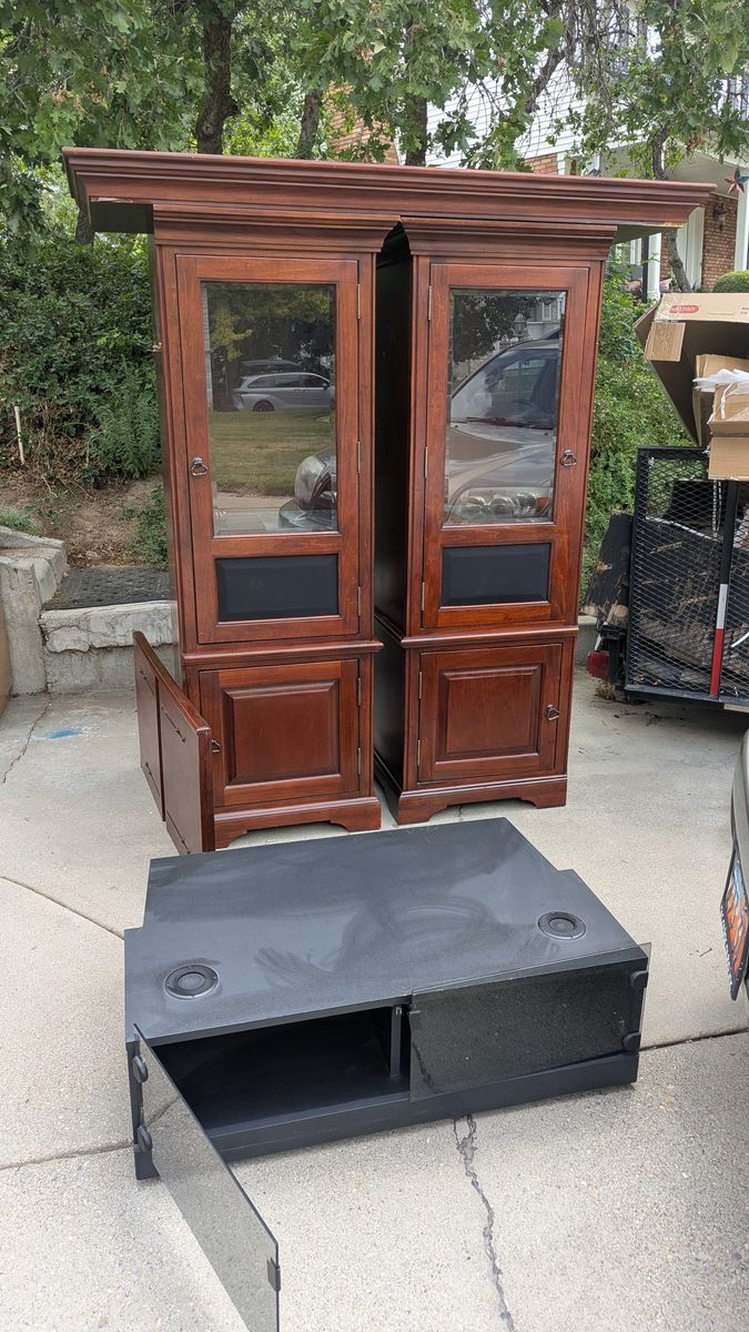 Traditional Wood Entertainment Center / Media Console with Glass Cabinets & Storage