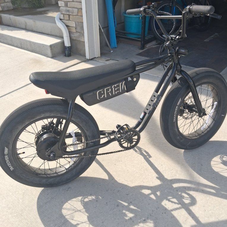 CREW Electric Bike - Black, Fat Tires, Cruiser Style