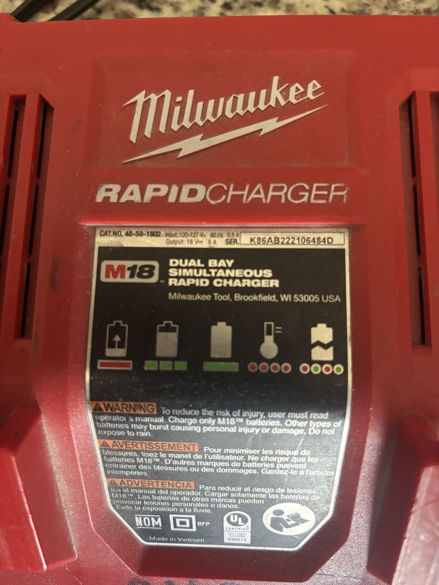 Milwaukee M18 dual Bay rapid charger