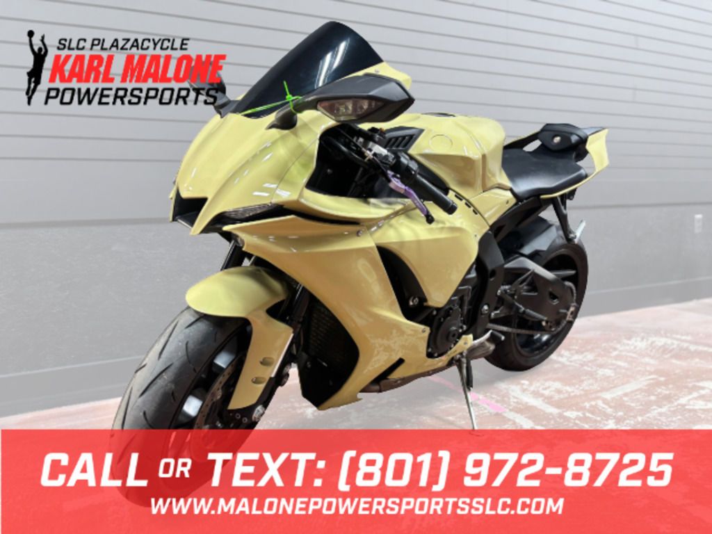 2022 Yamaha YZF-R1