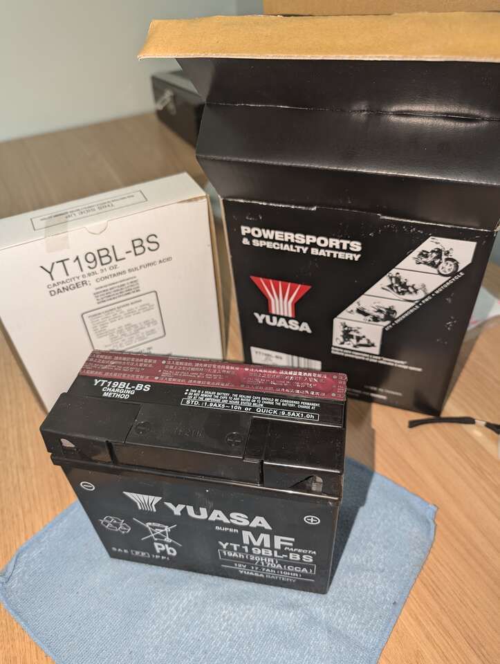 BRAND NEW YUASA AGM YT19BL-BS with separate bottle of acid included