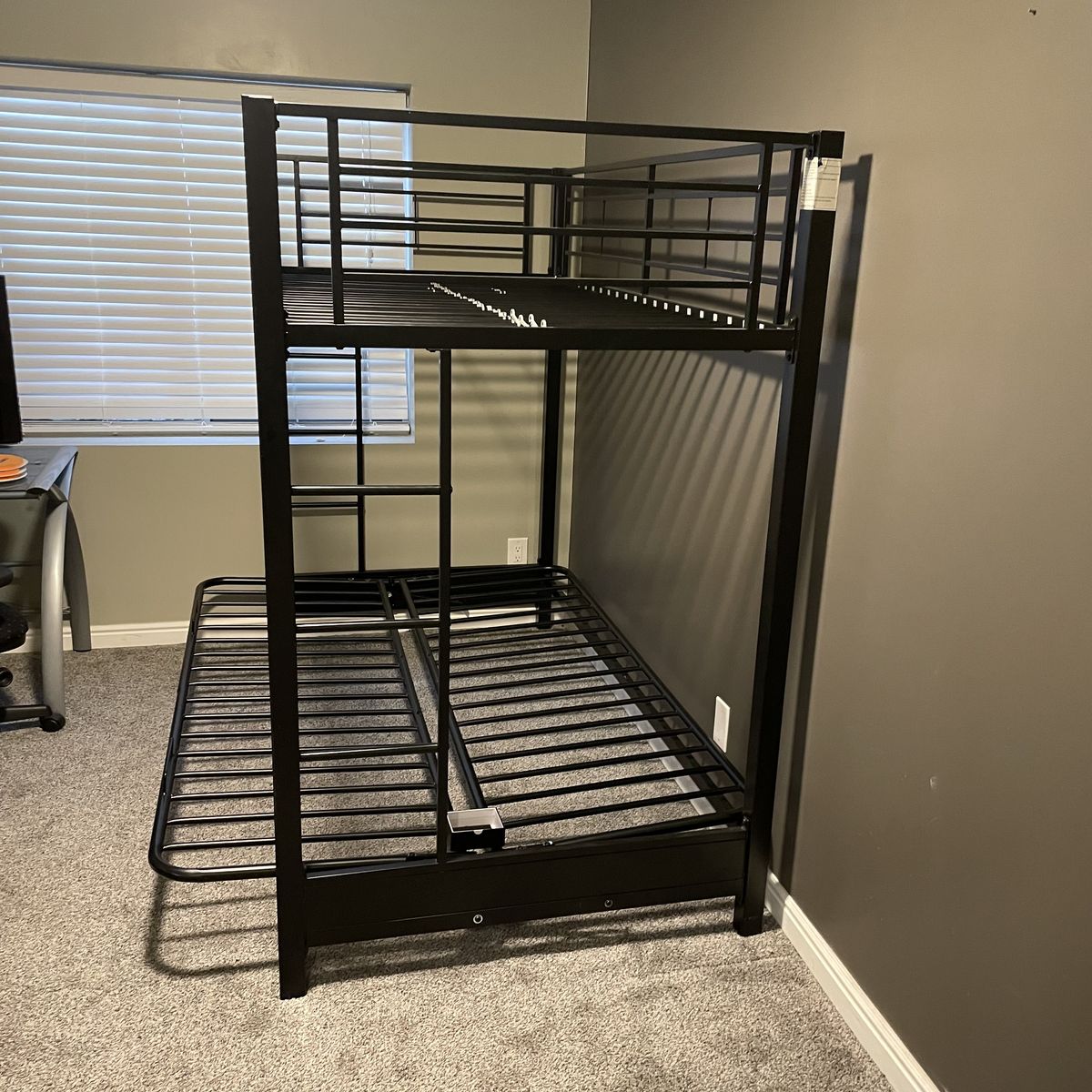 Metal bunk bed