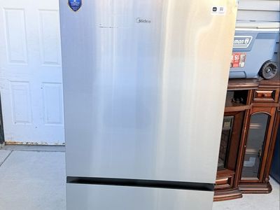 Brand new Midea Stainless Refrigerator w/Bottom freezer