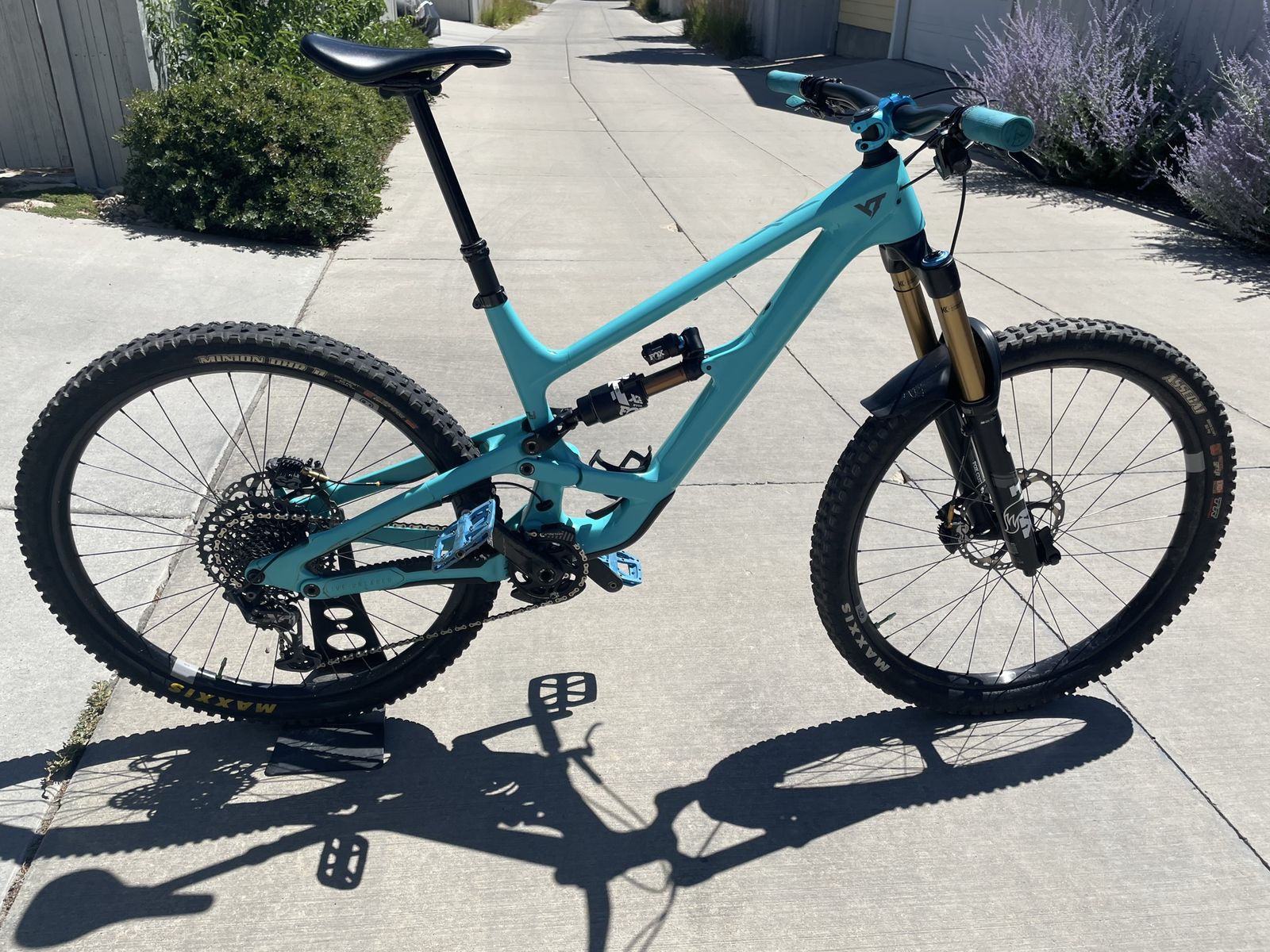 Large 29” YT Capra Core 4