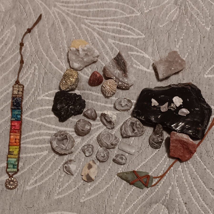 bulk rocks geodes minerals and arrowheads