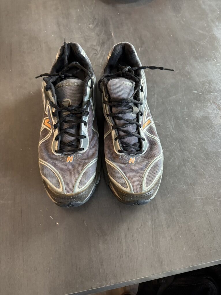 New Balance 875