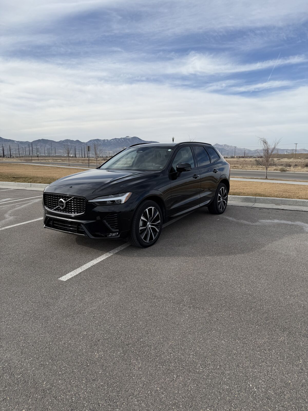 2024 Volvo XC60 B5 Plus Dark Theme