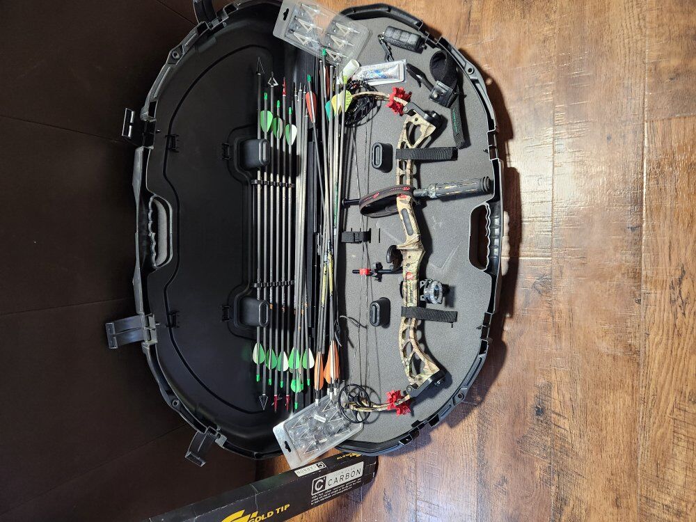 PSE Bow Madness XS Compound Bow w/ arrows and acce