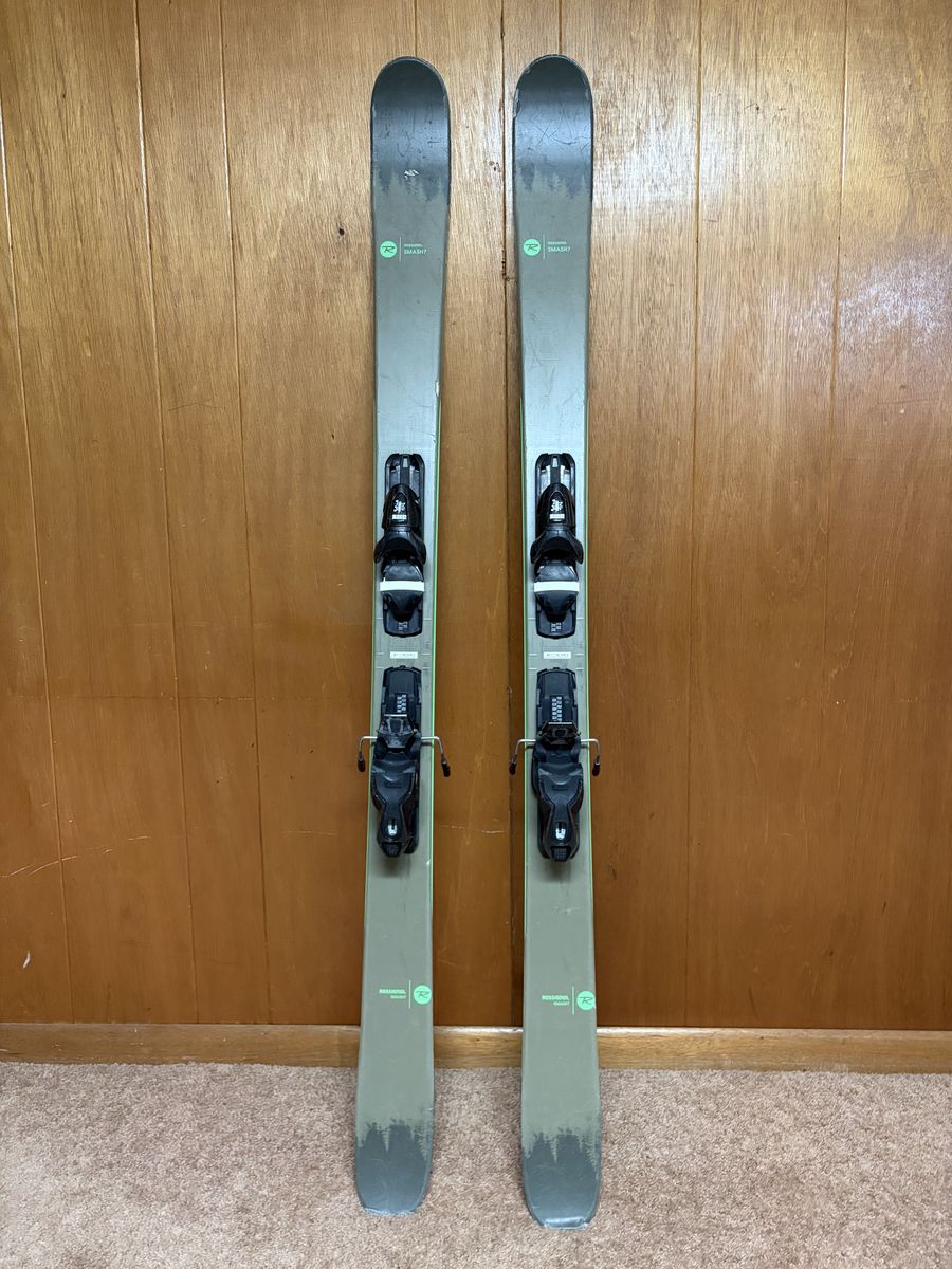Rossignol Smash 7 Rock Skis with adjustable bindings