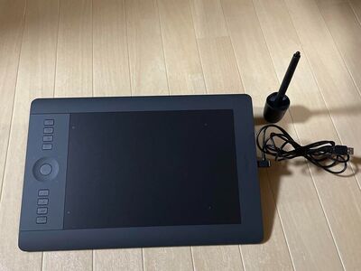 Wacom Intuos Pro PTH-651 Creative Pen & Touch Tablet Medium