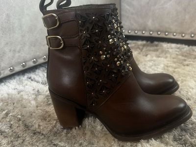 Cuadra Women's Size 7 Brown Leather Ankle Boots with Studs and Cutouts