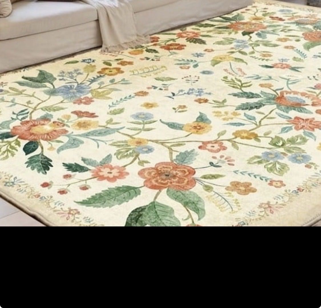 Beautiful 2 piece rug set. Like New, used 4 times.