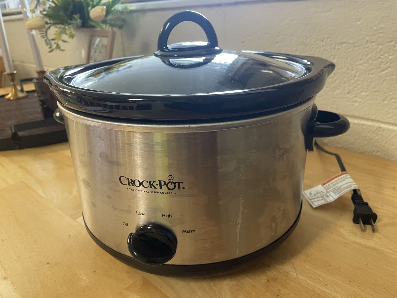 Crockpot Slow Cooker (Medium Sized)