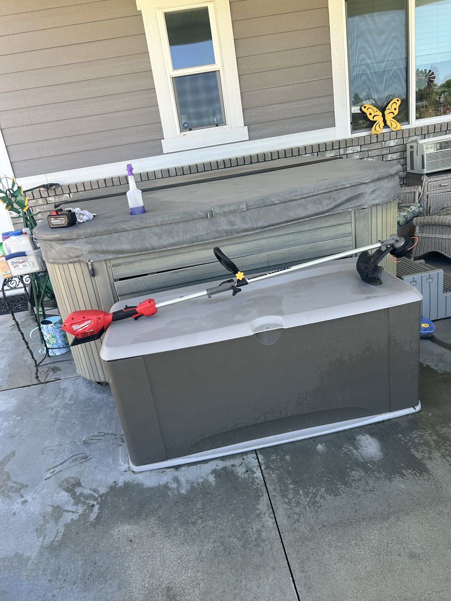 Milwaukee fuel 18 V Weedwhacker