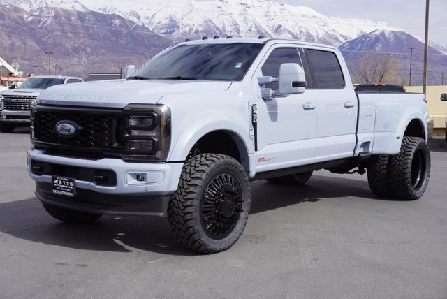 2025 Ford F-450 Super Duty Platinum