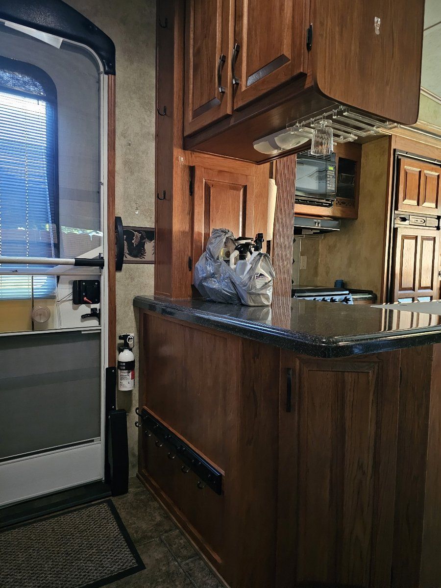 Main image 3
