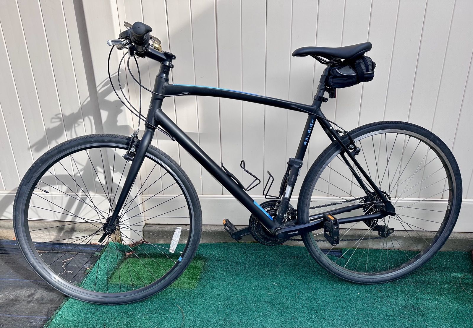 Lightweight Raleigh Hybrid Cadent 1 Mountain Bike – $200, great shape.