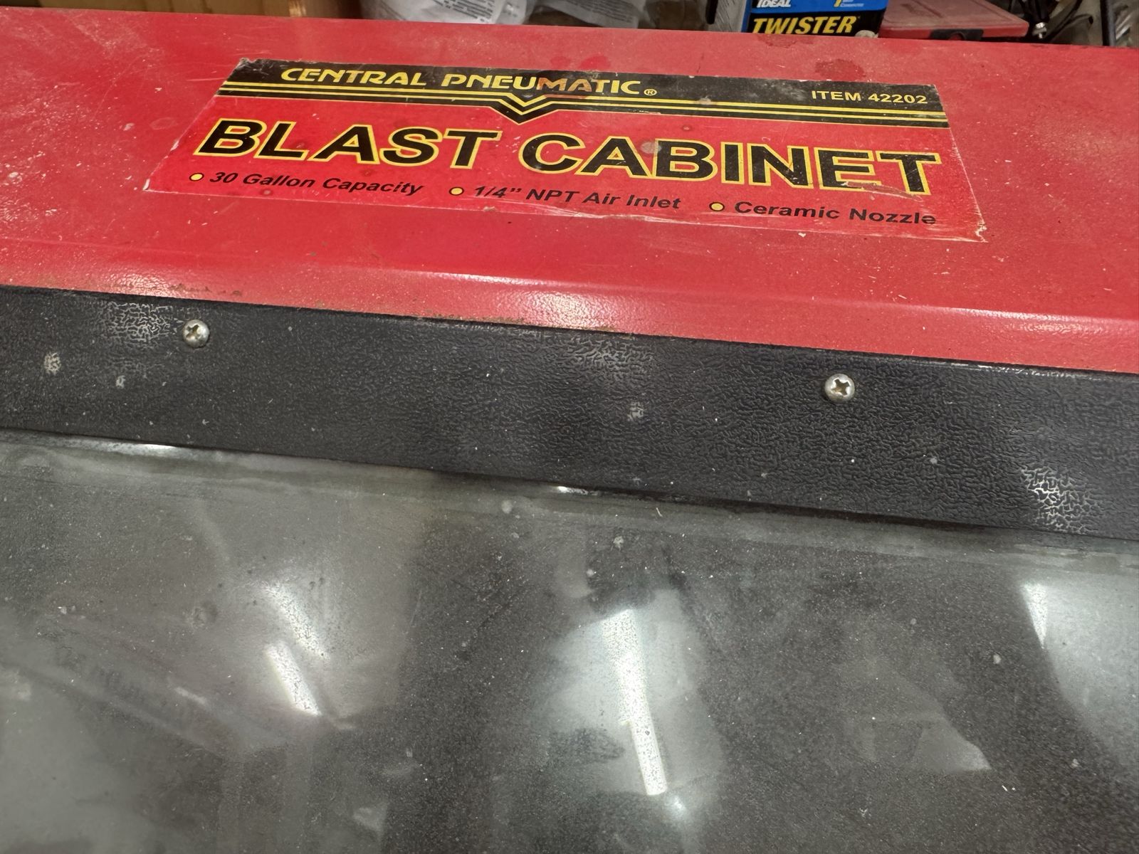 Sand blaster cabinet