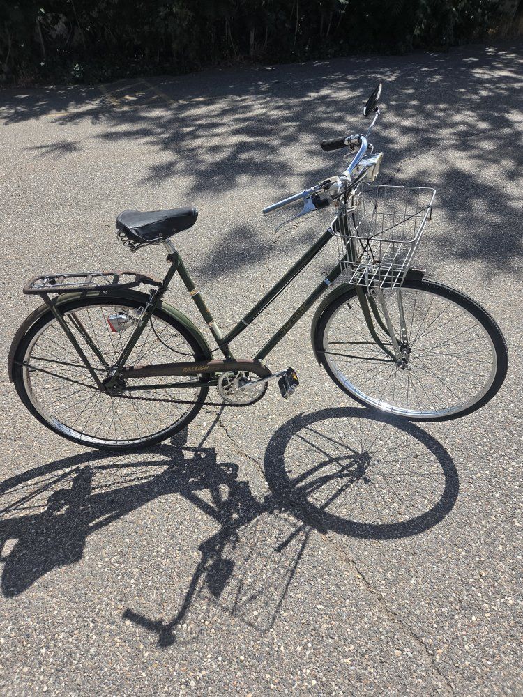 Vintage Raleigh Superbe Green Commuter City Bicycle with Basket