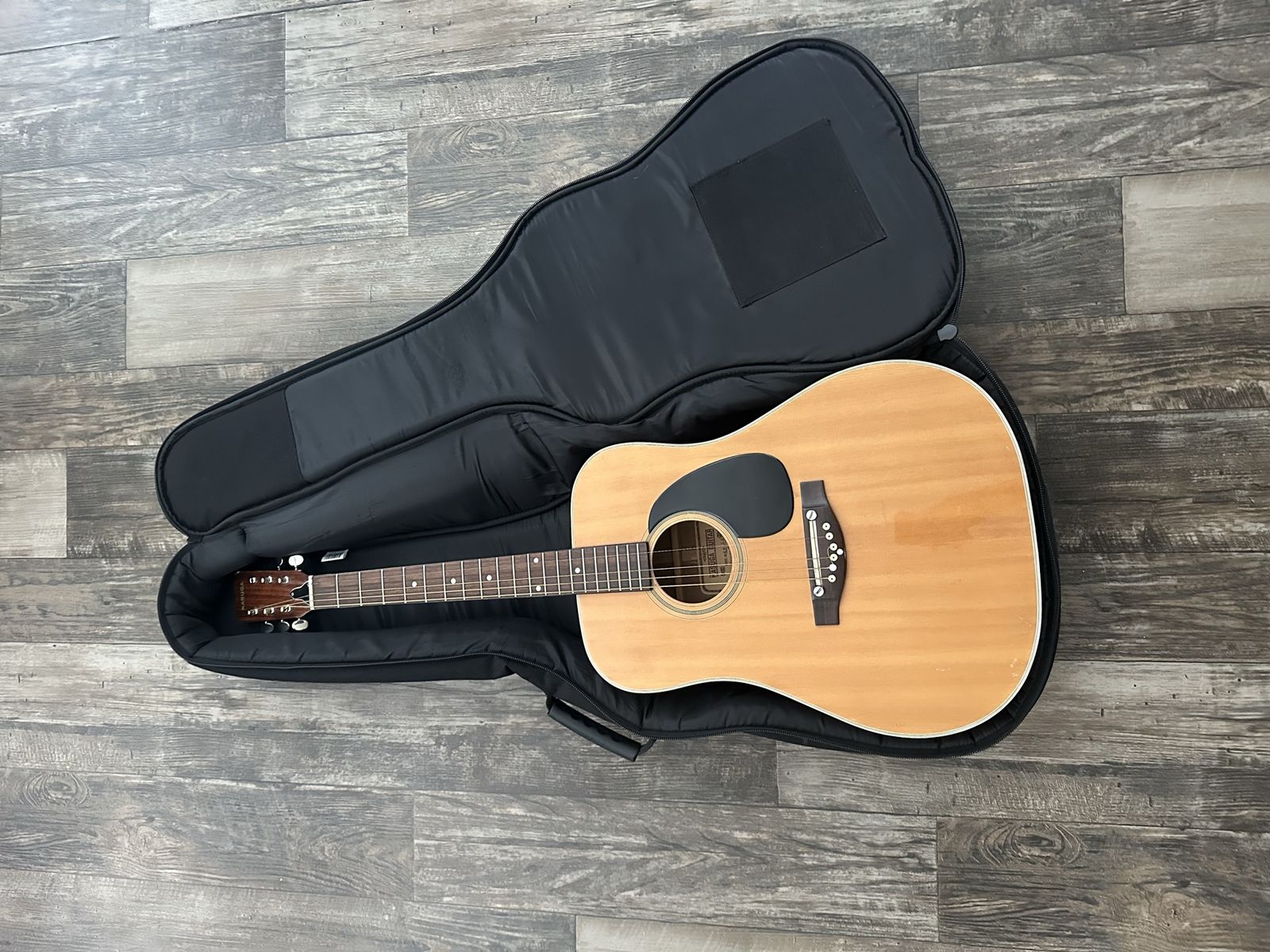 KASUGA Guitar Model DKW-44 Acoustic Guitar with Road Runner Gig Bag