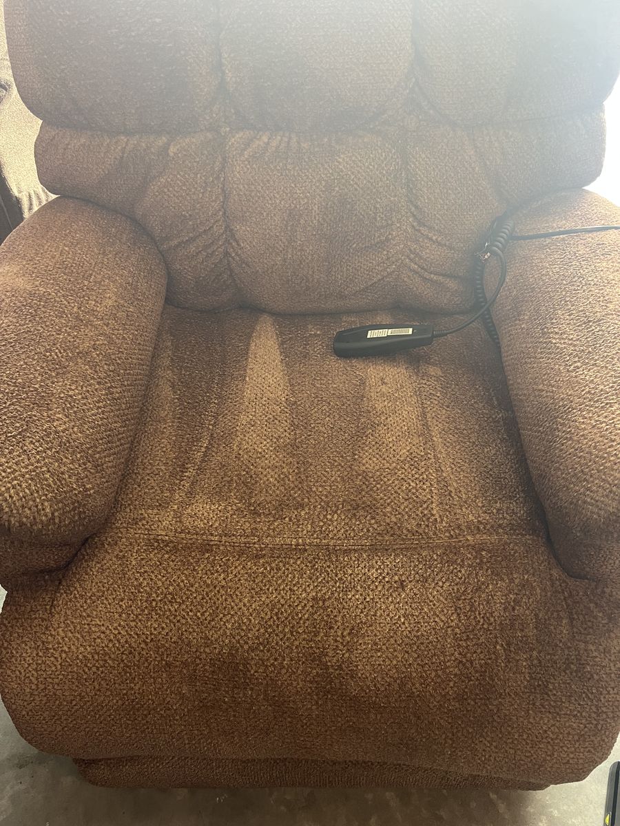 Nice Large Raffel Power Lift Medical Chair