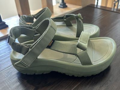 TevaS SandaLs