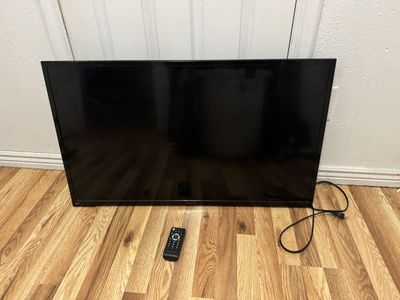 Insignia LED 42 inches TV (It's not a smart TV)