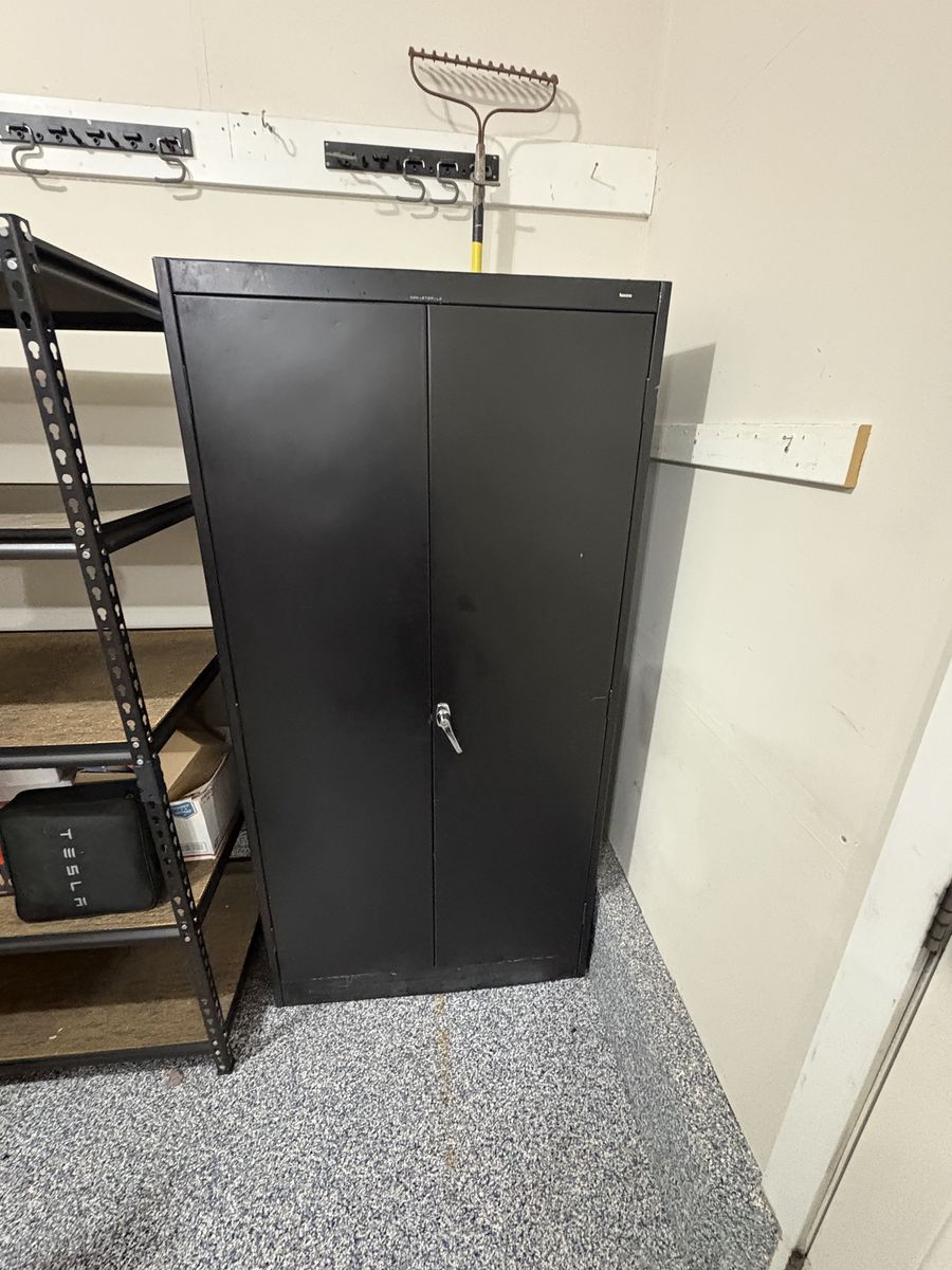 TENNSCO Storage Cabinet: 36 in x 18 in x 72 in, Swing Handle $350 cash/venmo in Draper