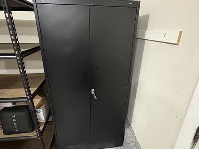 TENNSCO Storage Cabinet: 36 in x 18 in x 72 in, Swing Handle $350 cash/venmo in Draper