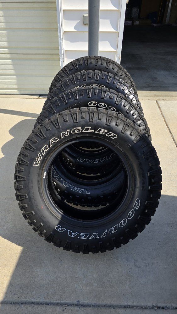 275/70R18 Goodyear Duratracs