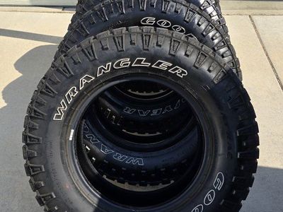 275/70R18 Goodyear Duratracs