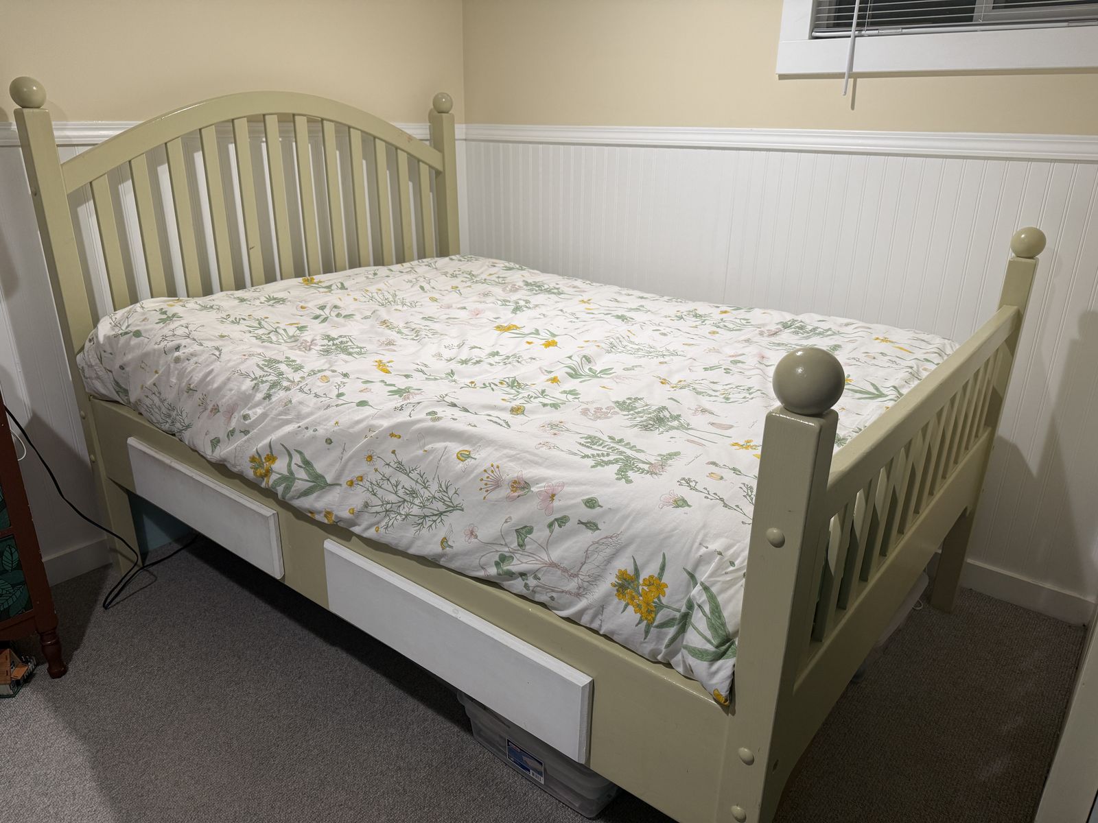 Hand-crafted Double-sized Bed with 4-Large Drawers