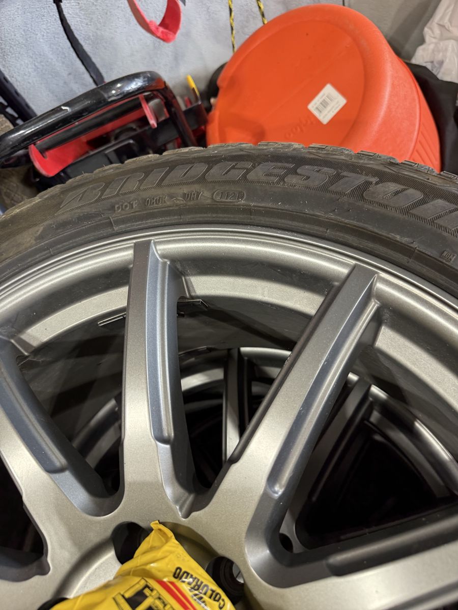 Bridgestone Dueler H/P Sport AS P285/45R22 110H M+S Tires with Gray Wheels