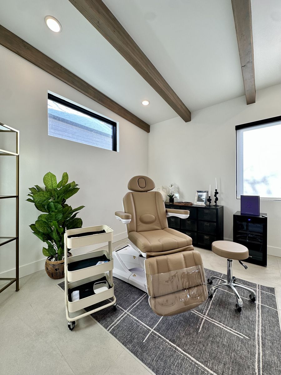 Spa Numa SWIVEL Fully Electric 4 Motor Treatment Chair Bed - 2246B - Sand
