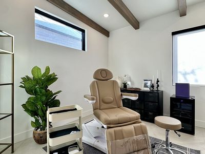 Spa Numa SWIVEL Fully Electric 4 Motor Treatment Chair Bed - 2246B - Sand