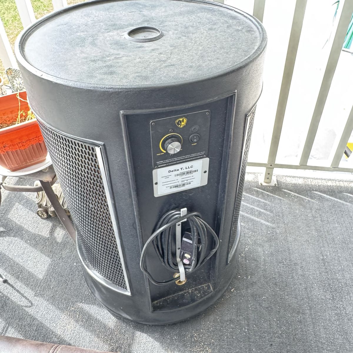 Big Ass Fans Delta T LLC Evaporative Cooler/Fan with Integrated Controls