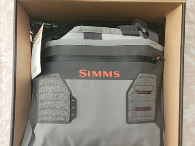 New (2025) Simms Confluence Stockingfoot Wader—XL (12-13)—Graphite