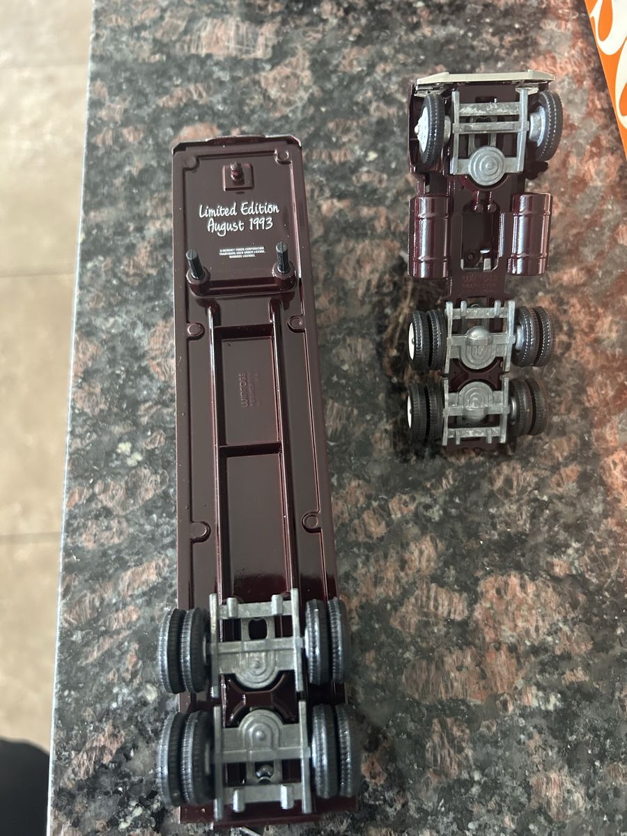 1993 Hershey’s WINROSS die cast semi truck