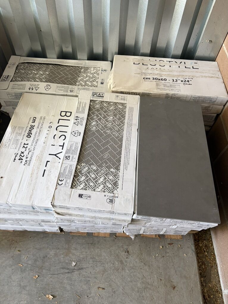 Blustyle Blutech Antracite porcelain