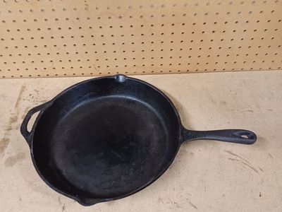Camp Chef cast iron skillet