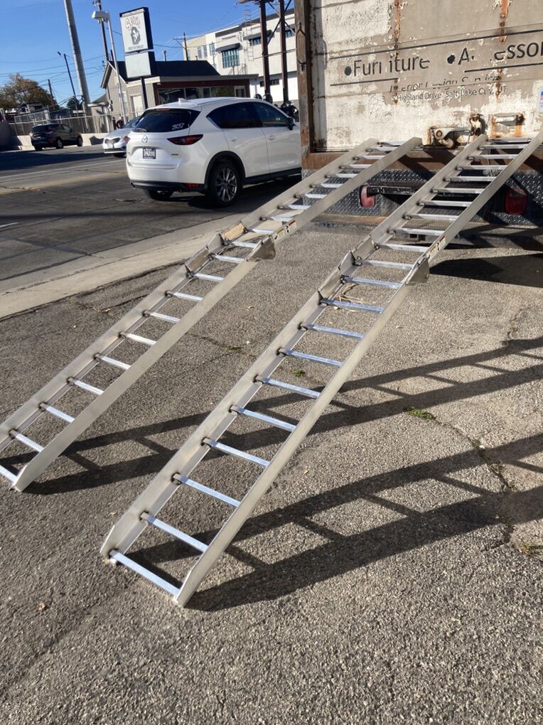 H-D 12ft Folding Alumium Ramps