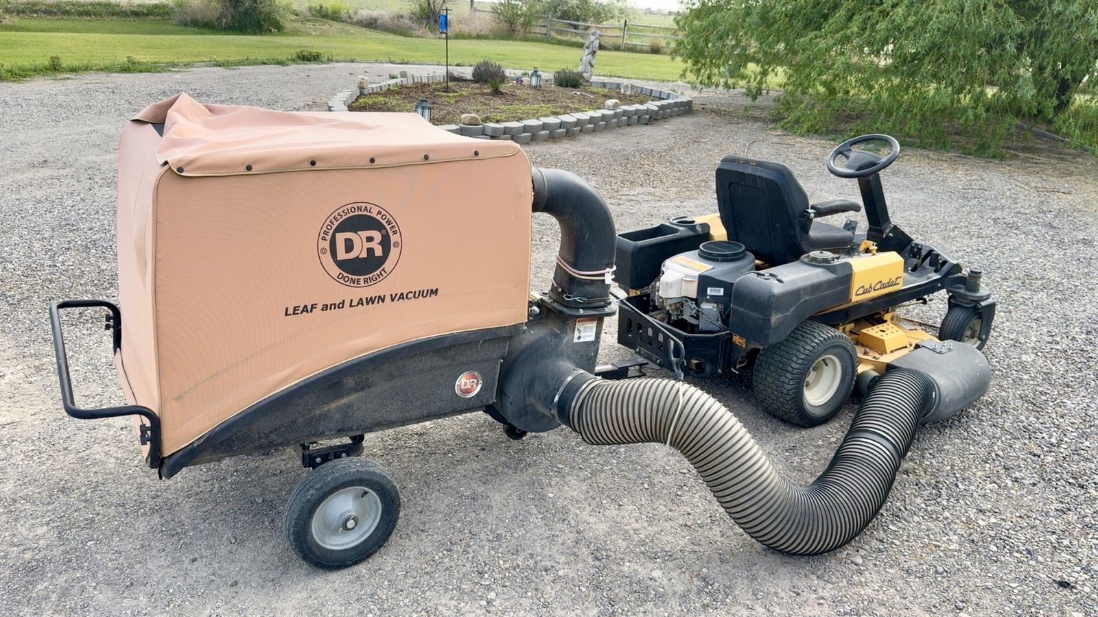 Cub cadet zero turn with leaf vacuum