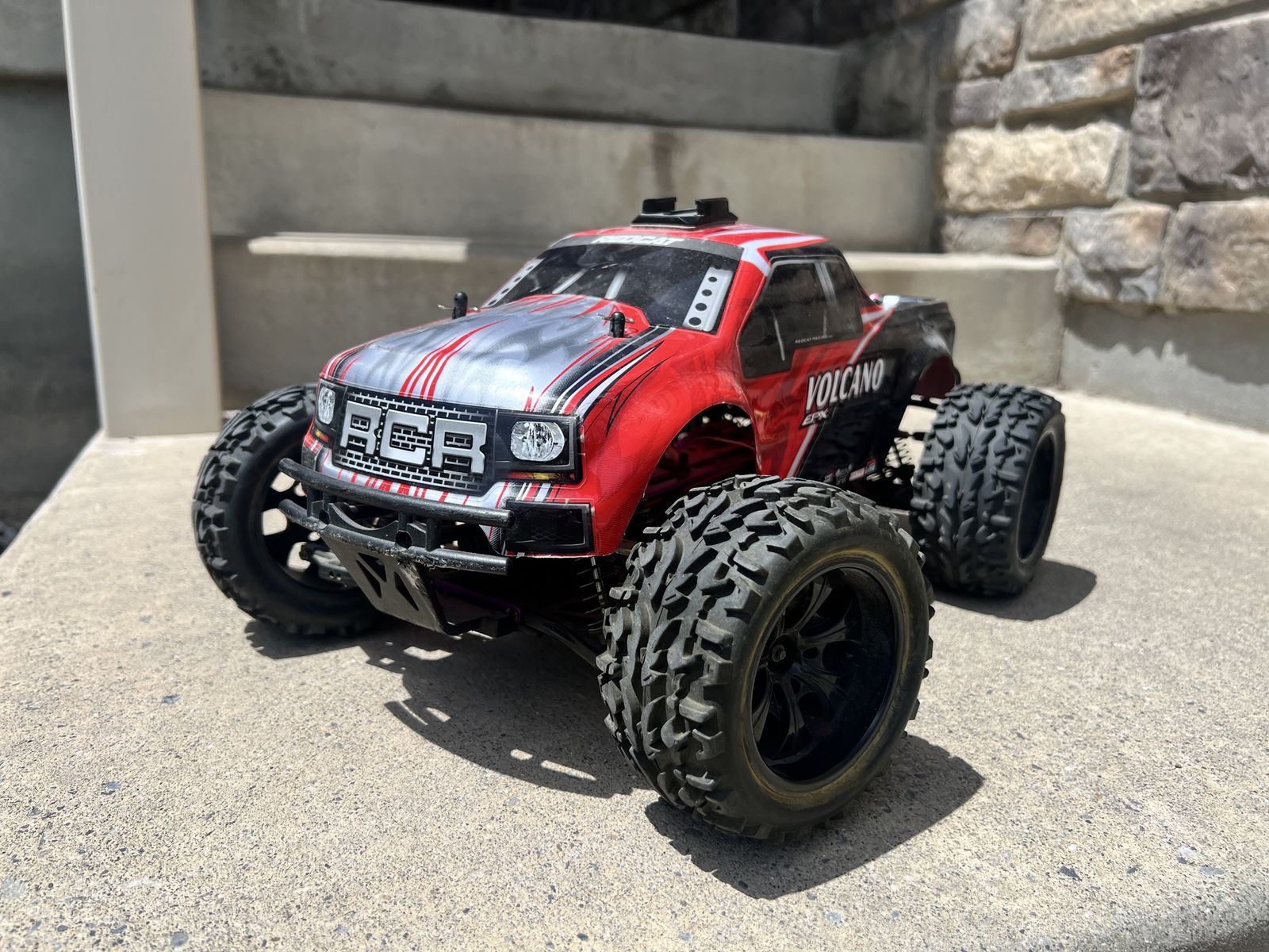 Redcat Racing Volcano EPX Pro 1/10 scale RC Truck w/ Remote, Batteries & Charger - Ready to Run