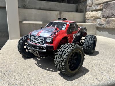 Redcat Racing Volcano EPX Pro 1/10 scale RC Truck w/ Remote, Batteries & Charger - Ready to Run