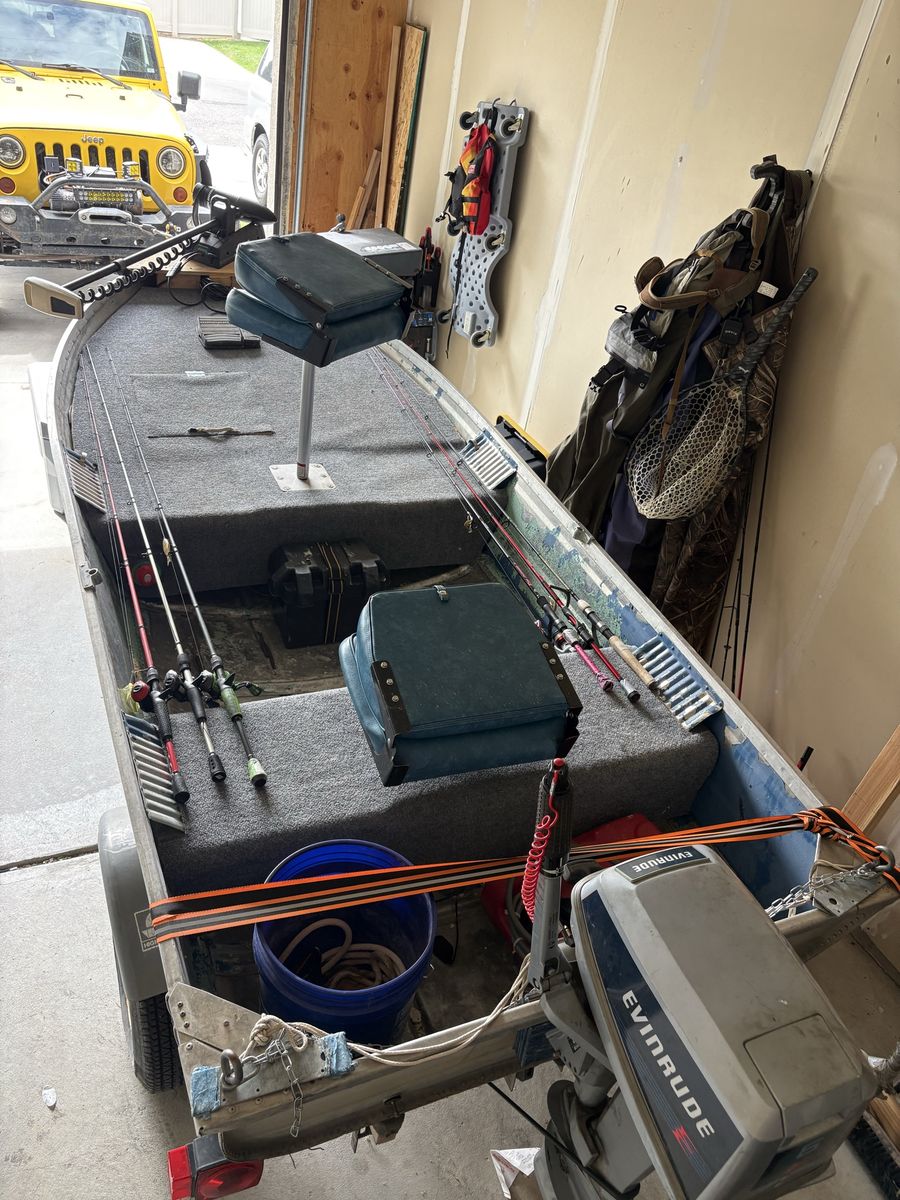 Aluminum Fishing Jon Boat with 6hp Evinrude Outboard Motor, 12V Minn Kota Trolling Motor,Trailer & Accessories
