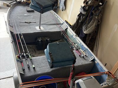 Aluminum Fishing Jon Boat with 6hp Evinrude Outboard Motor, 12V Minn Kota Trolling Motor,Trailer & Accessories