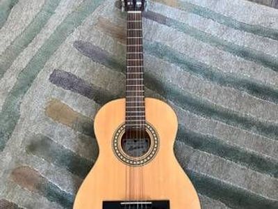 Montana CL40 3/4 Size (Scholastic) Nylon-String Classical Guitar